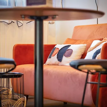 Deborah Calme Lit Et Place De Parking 鲁昂